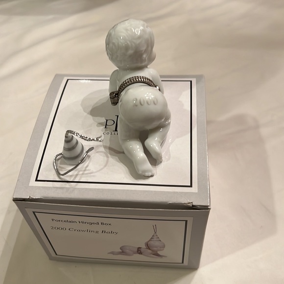 2000 Crawling Baby Porcelain Hinged Box by Midwest of Cannon Falls PHB 2000 - Picture 2 of 6